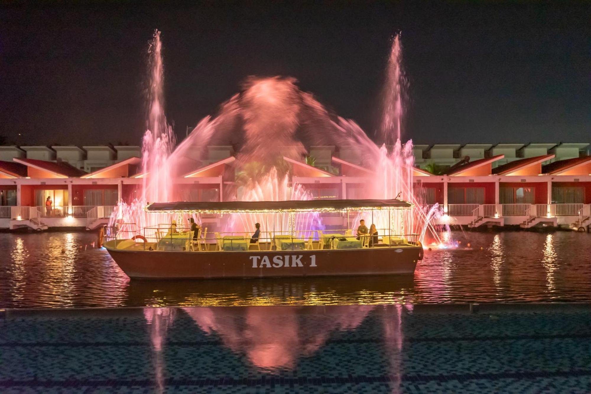 Tasik Villa International Resort Port Dickson Esterno foto Fountain of Wishes