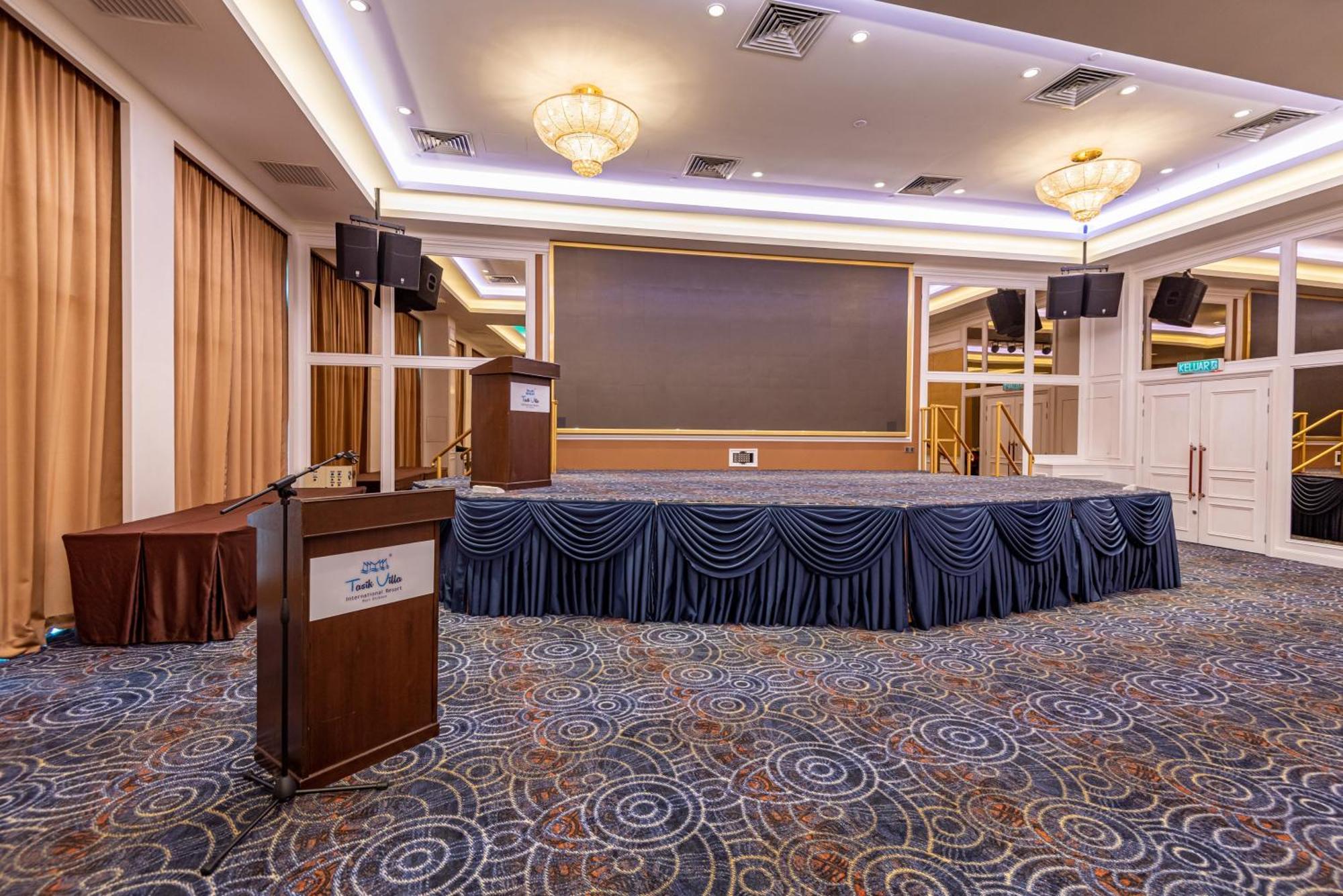 Tasik Villa International Resort Port Dickson Esterno foto The ballroom of the hotel