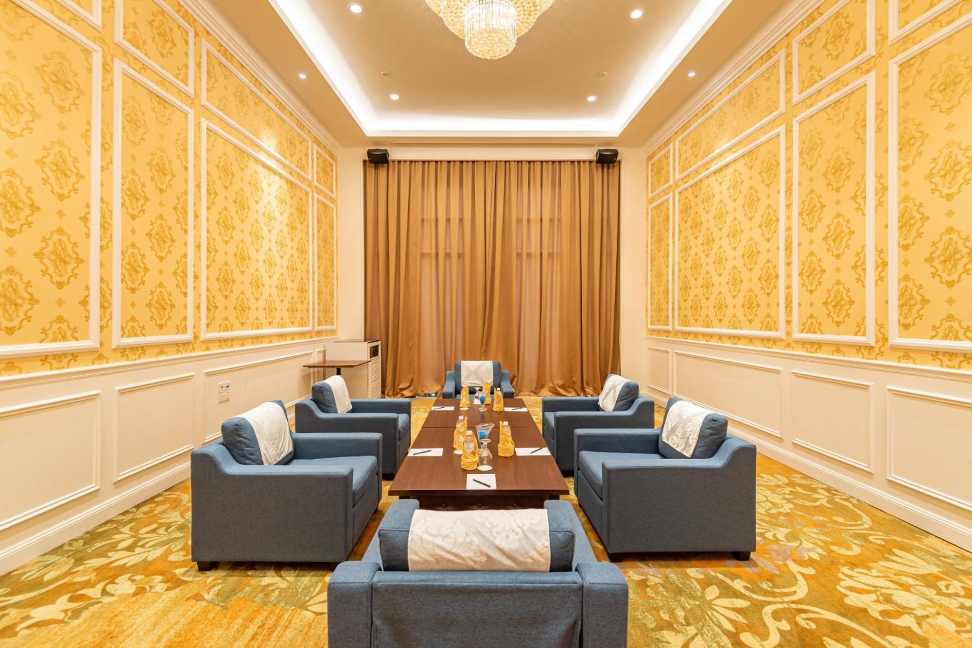 Tasik Villa International Resort Port Dickson Esterno foto Meeting room