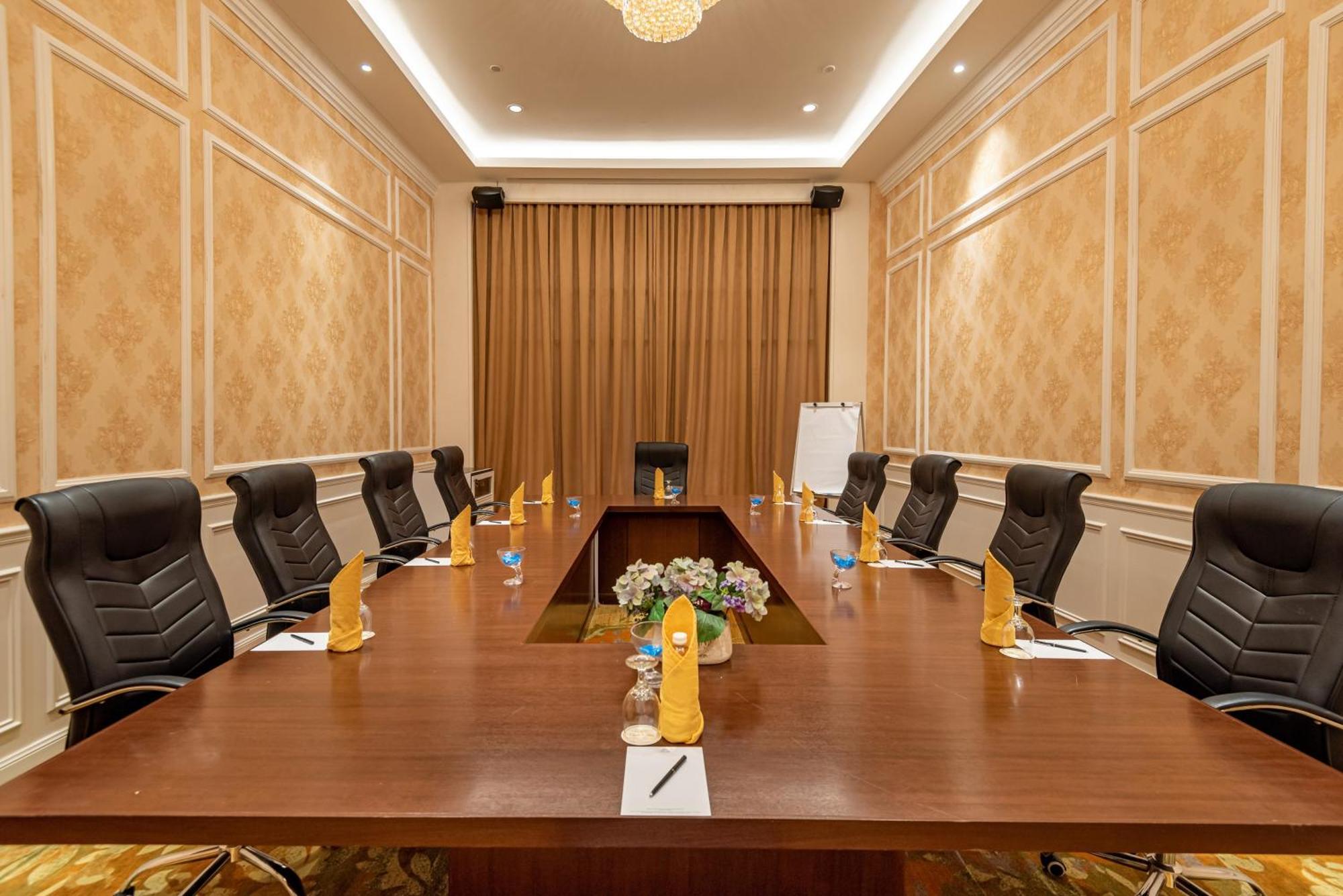 Tasik Villa International Resort Port Dickson Esterno foto Boardroom