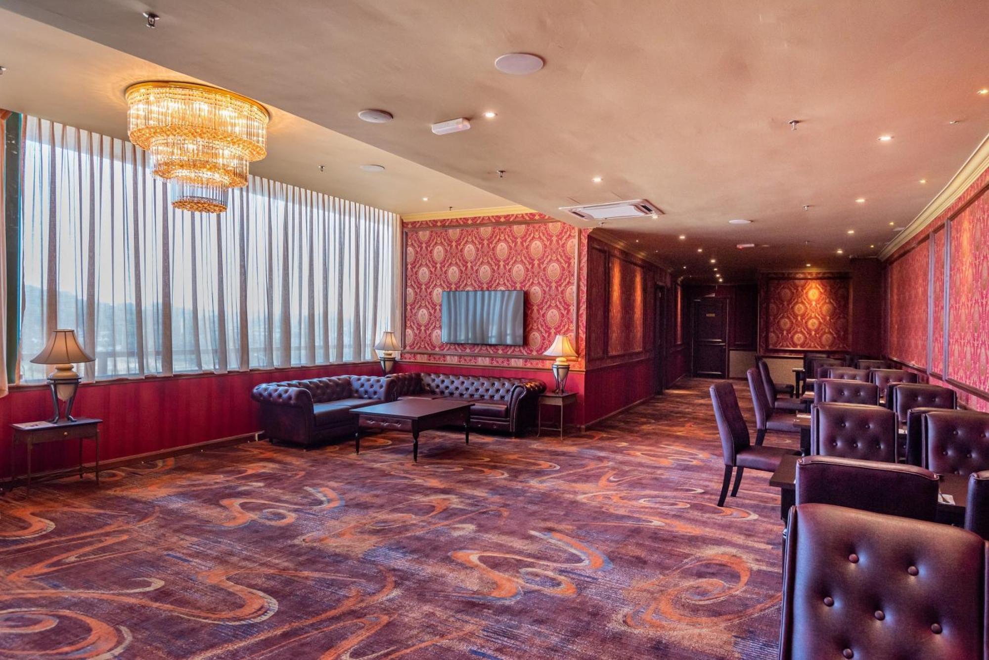 Tasik Villa International Resort Port Dickson Esterno foto The 360° Lounge at the 36th floor of the hotel
