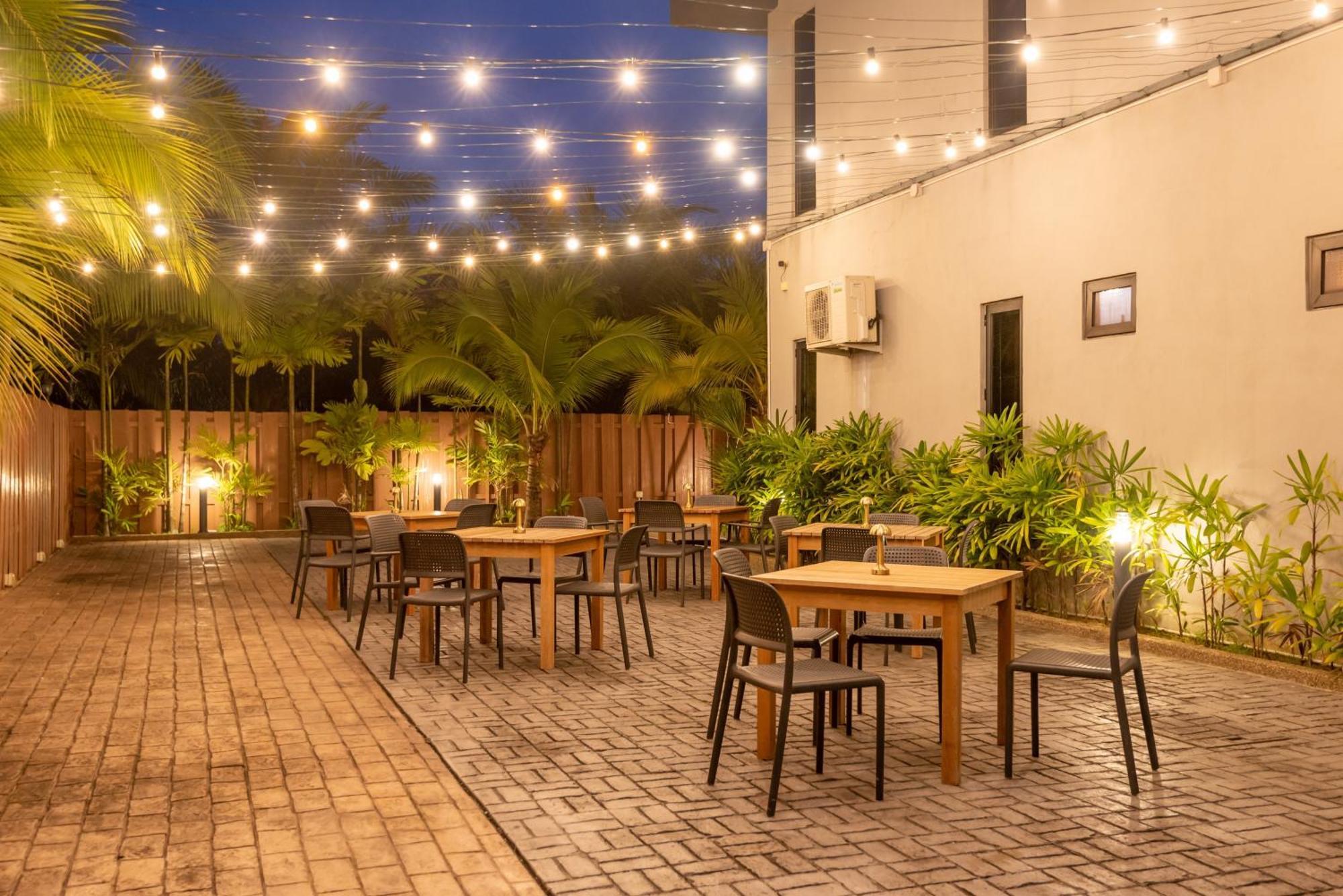 Tasik Villa International Resort Port Dickson Esterno foto The patio at the hotel