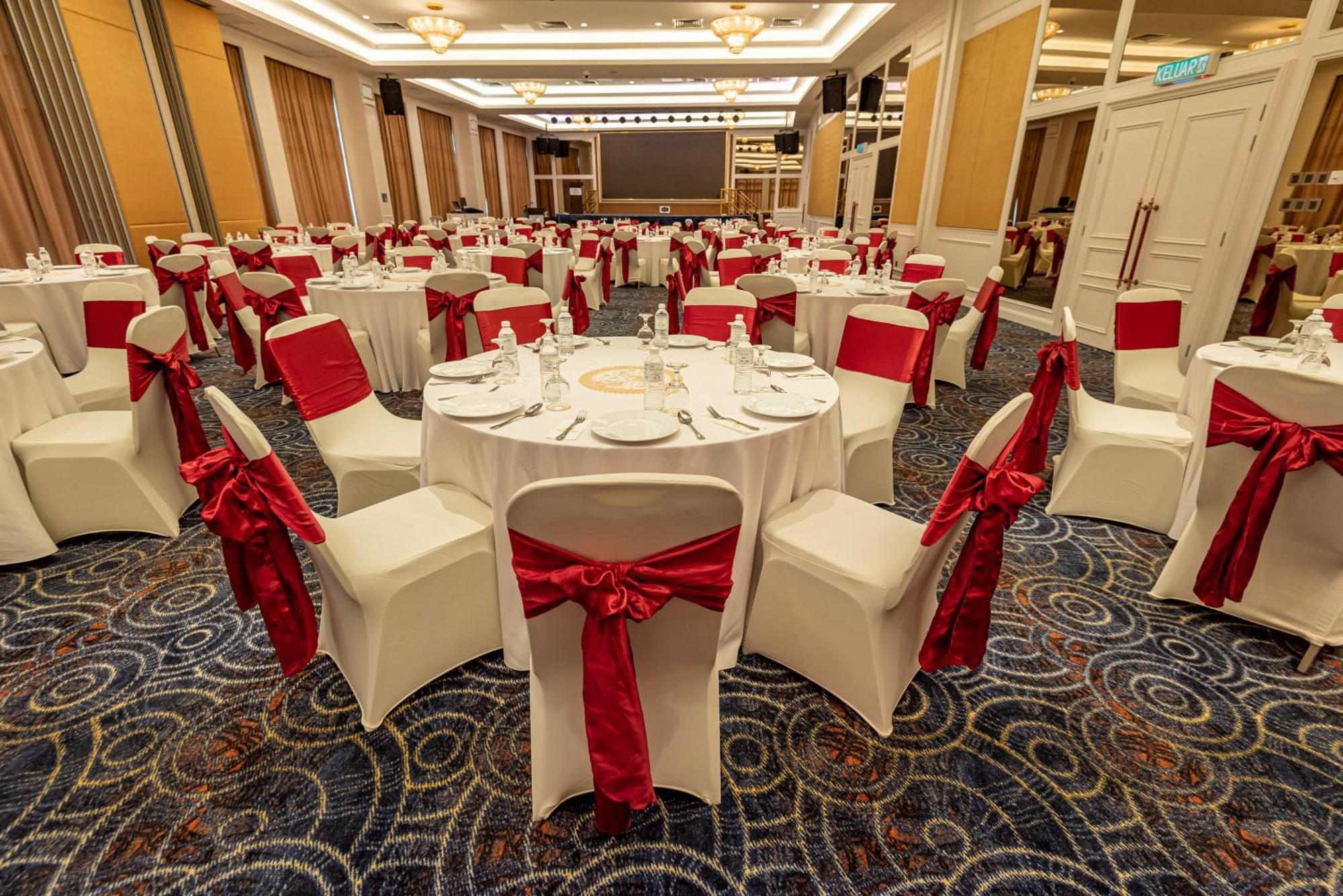 Tasik Villa International Resort Port Dickson Esterno foto The ballroom of the hotel