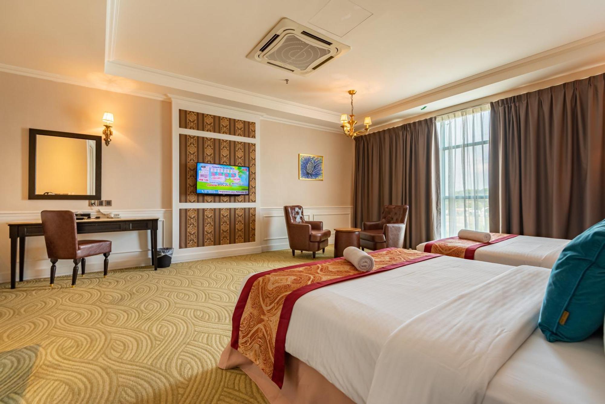 Tasik Villa International Resort Port Dickson Esterno foto Deluxe Family Room